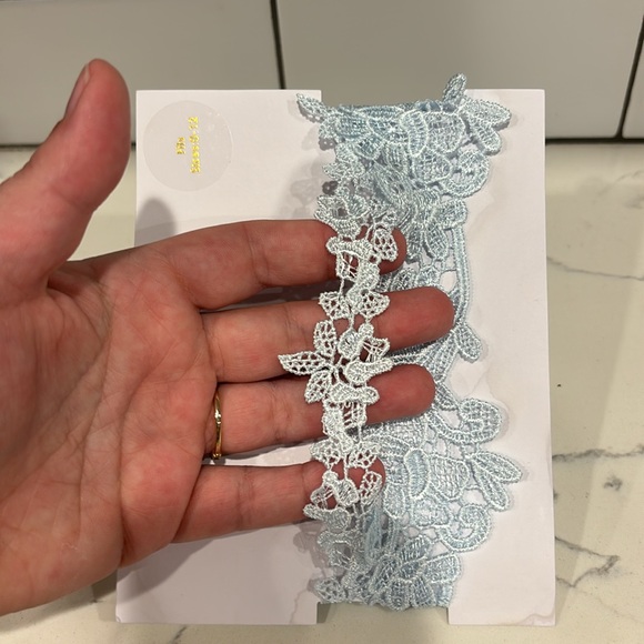 Wedding Set: Mrs Makeup Bag, Garter & Ring Box - Picture 9 of 12